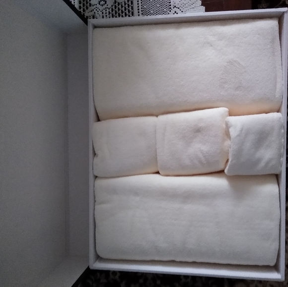 textile Boutique Bath Sold Textile Boutique Towel Set Poshmark